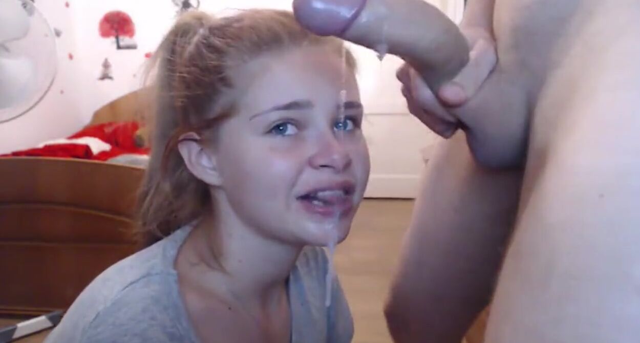 HB reccomend girl sucking a dick