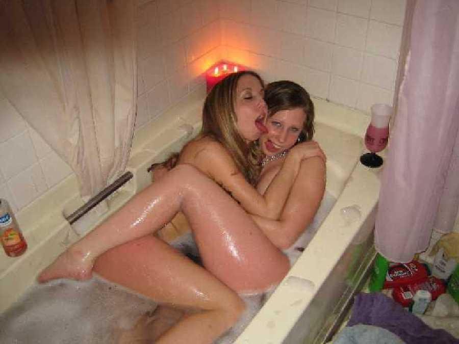 Girls drunk kissing naked