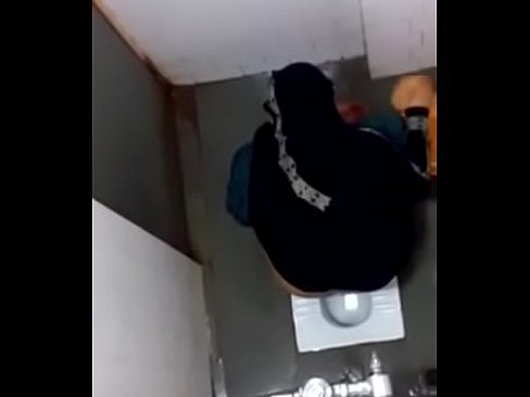 Hijab public toilet full