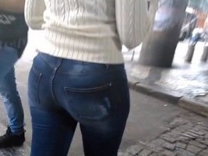 Butt crack jeans